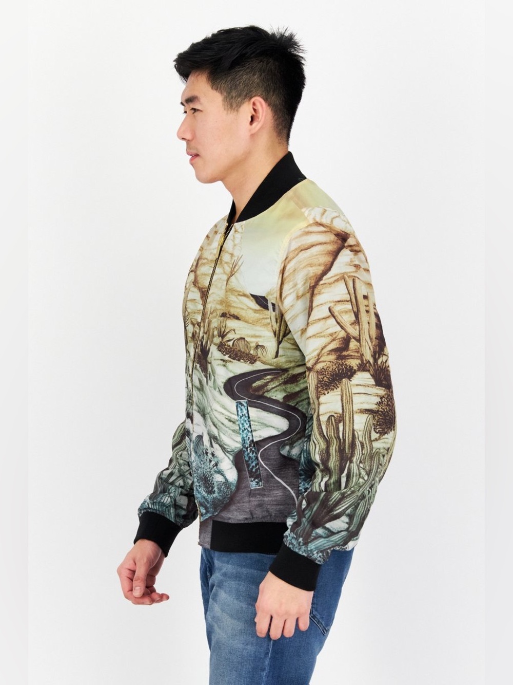 Scotch & Soda
Men's Printed Reversible Bomber Jacket
Size M - Picture 3 of 13
